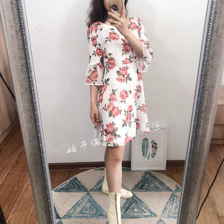 当红大热 2025春季新款女装七分袖甜美印花连衣裙显瘦圆领短裙仙