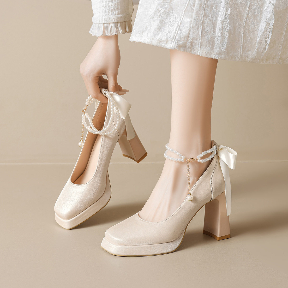 2026年新款绸缎法式玛丽珍粗跟婚鞋新娘鞋伴娘高跟鞋不累脚单鞋女