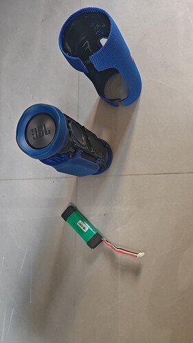 Jbl冲击波3charge3喇叭不正常，电量不耐用更换电池