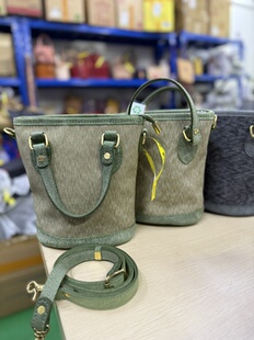 新款水桶包女设计师款胡椒盐包爆款斜挎包今年流行包包秋季单肩包