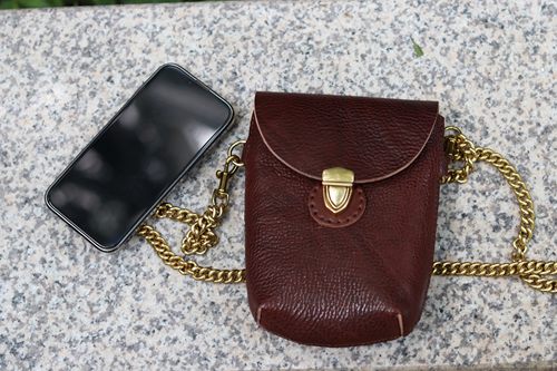 水洗牛颈缩纹头层牛皮斜跨包