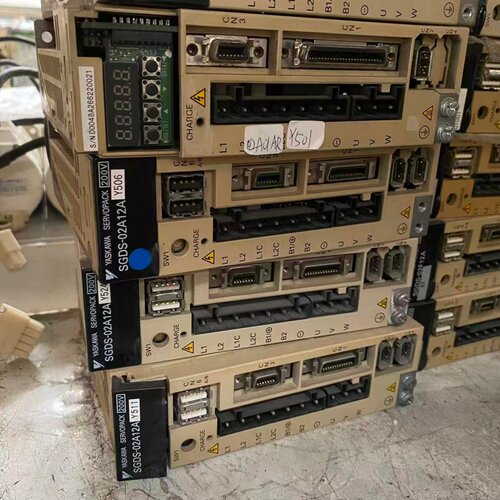 议价SGDS-02A01AR501 SGDS-02A12AY506/Y511/Y524 安川伺服驱动器