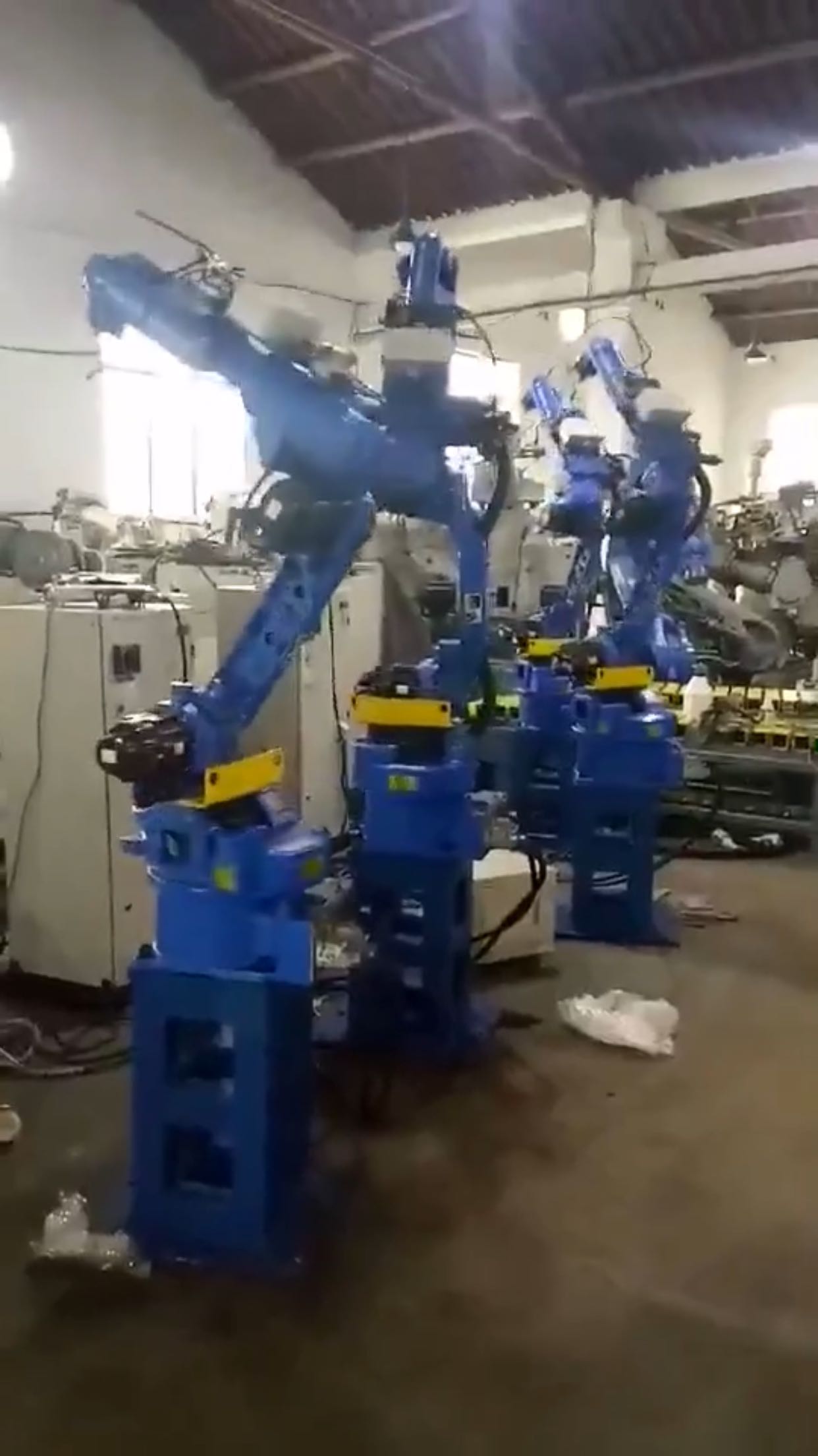 安川机器人九五成新NX200系统MH6.