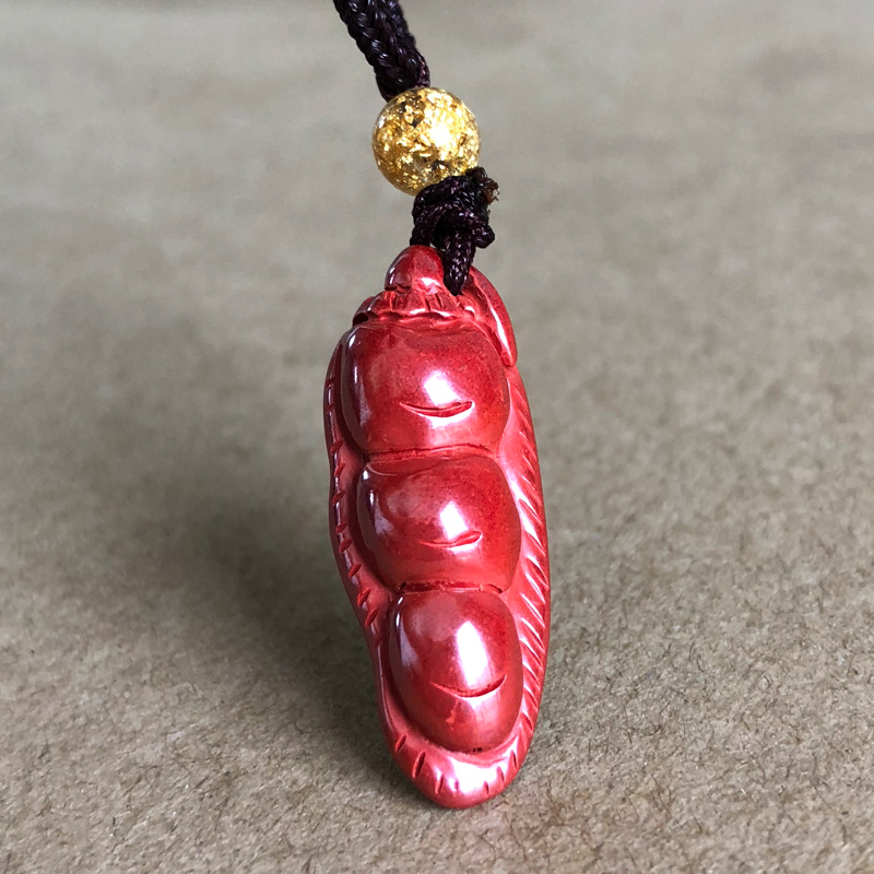 原石福瓜小美女风佩戴四季豆吊坠