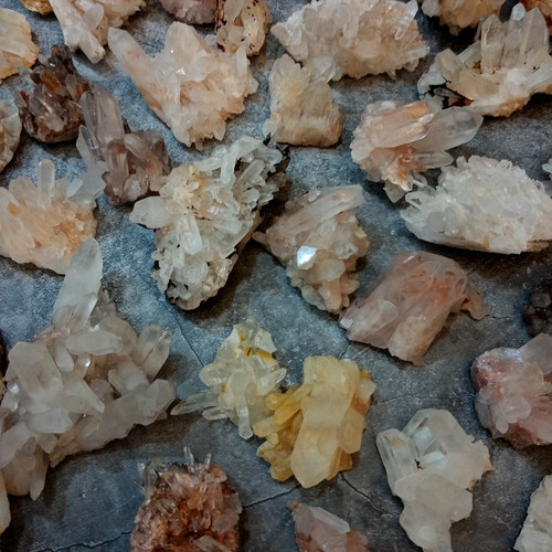 共生矿红胶花摆件原石白水晶簇簇