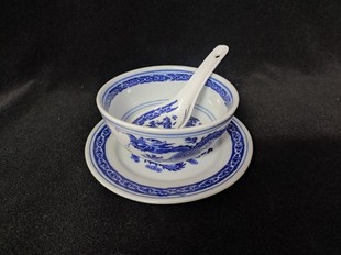 景德镇陶瓷七十年代中期老厂货珍餐具青花双龙戏珠碗碟勺套装收藏