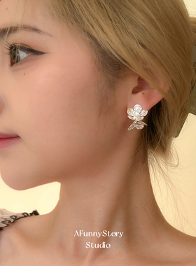 守护浪漫｜AFunnyStory小众百搭银色花朵吊坠925银耳钉耳夹女