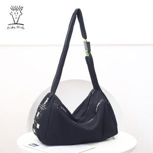 菲都狄都防水牛津布大容量斜挎包女士新款百搭休闲运动风单肩包潮