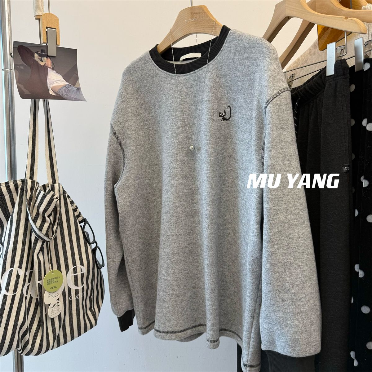 微胖MM大码300斤明线设计刺绣长尾巴猫咪加绒卫衣宽松显瘦上衣冬