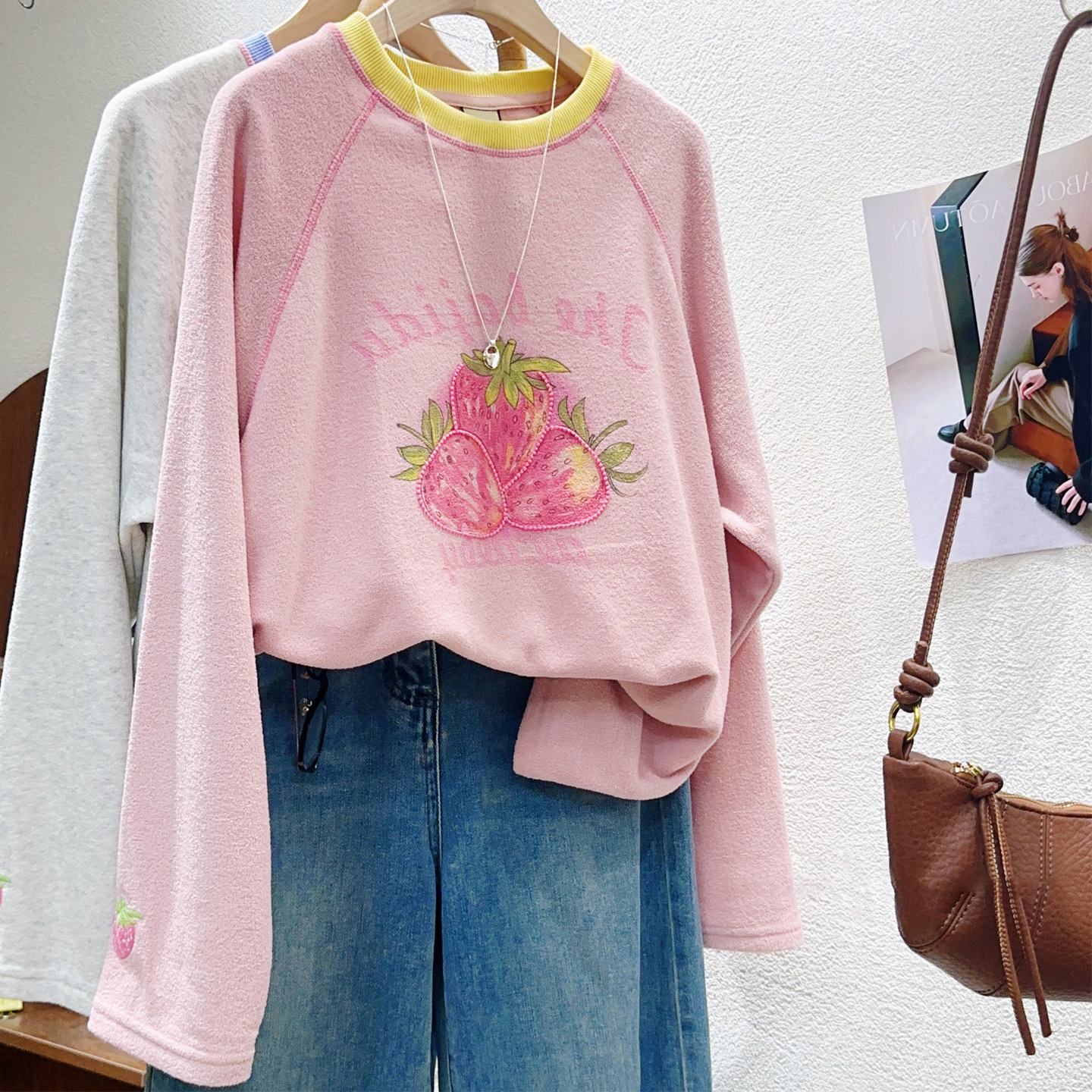 独特减龄拼色圆领印花长袖T恤女秋冬设计感刺绣德绒磨毛宽松上衣