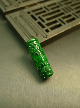 #K759满色辣绿缅甸天然A货翡翠圆柱形雕花路路通桶珠吊坠