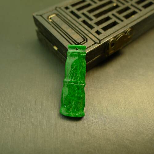 辣绿缅甸天然A货翡翠竹节吊坠