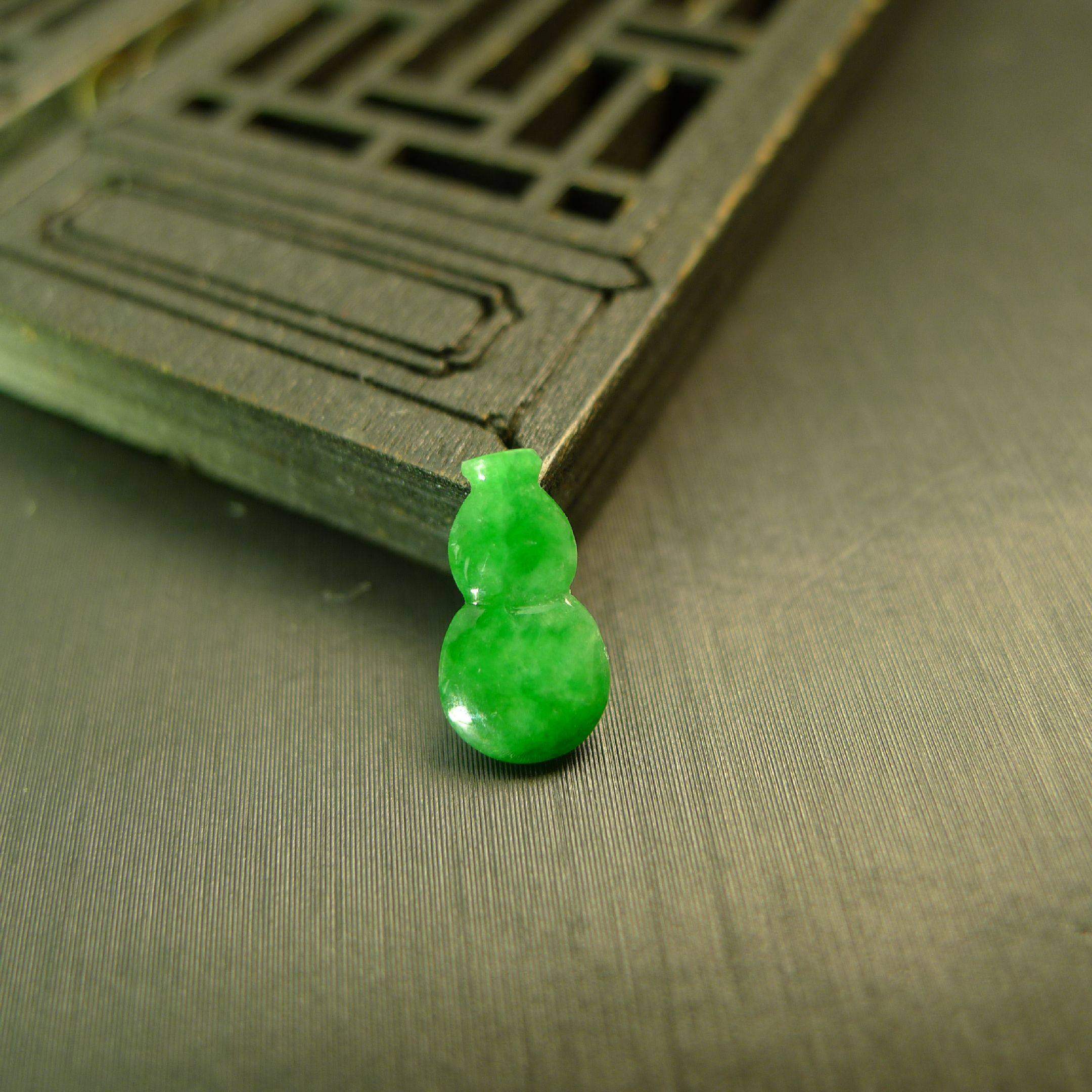 #L087满色辣绿缅甸天然A货翡翠葫芦戒面 镶嵌戒指裸石