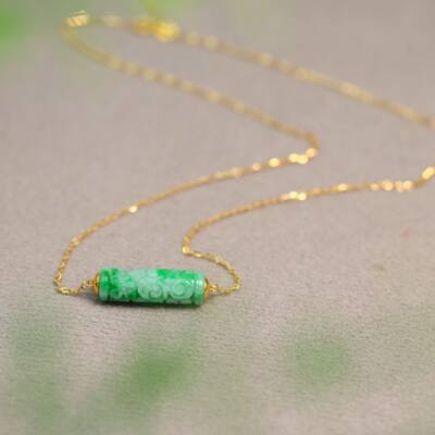 翡翠圆柱形雕花管珠桶珠锁骨吊坠