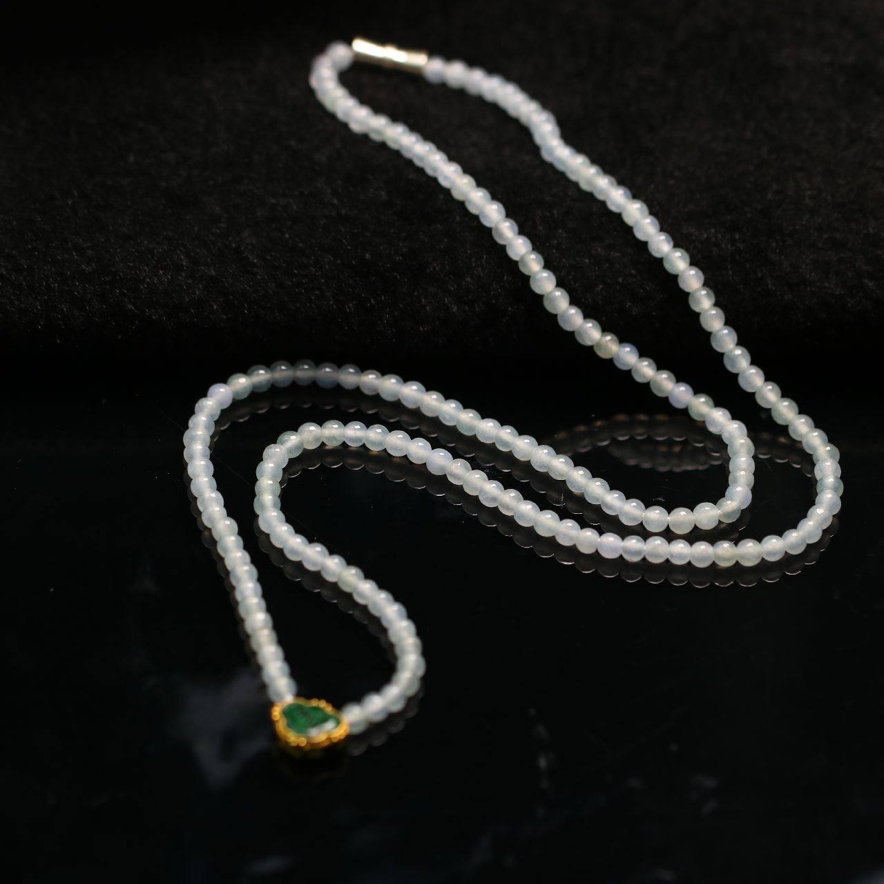 18K金镶嵌满色辣绿天然A货翡翠如意加白冰天然翡翠珠子项链