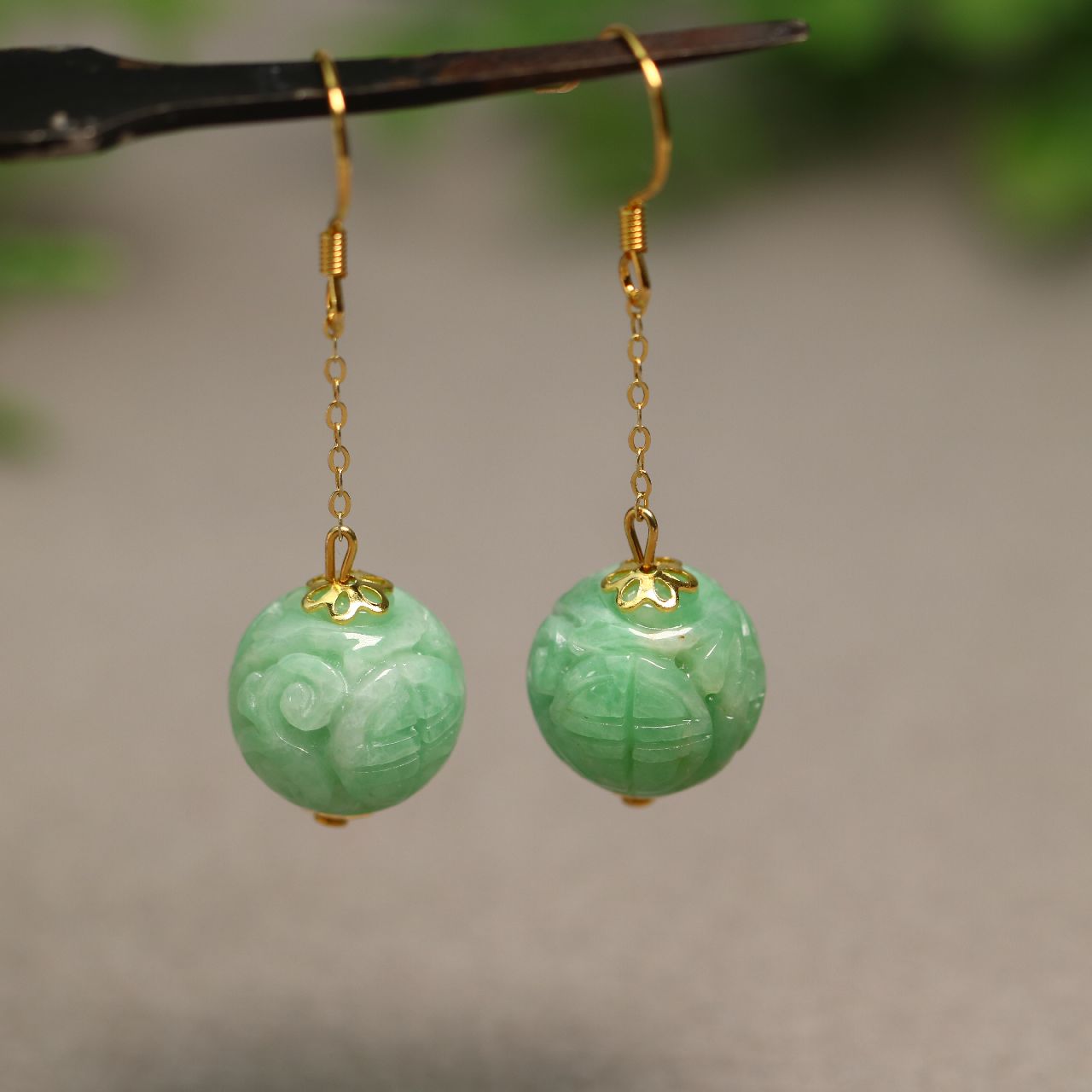 翡翠团寿龙纹雕花珠子耳坠