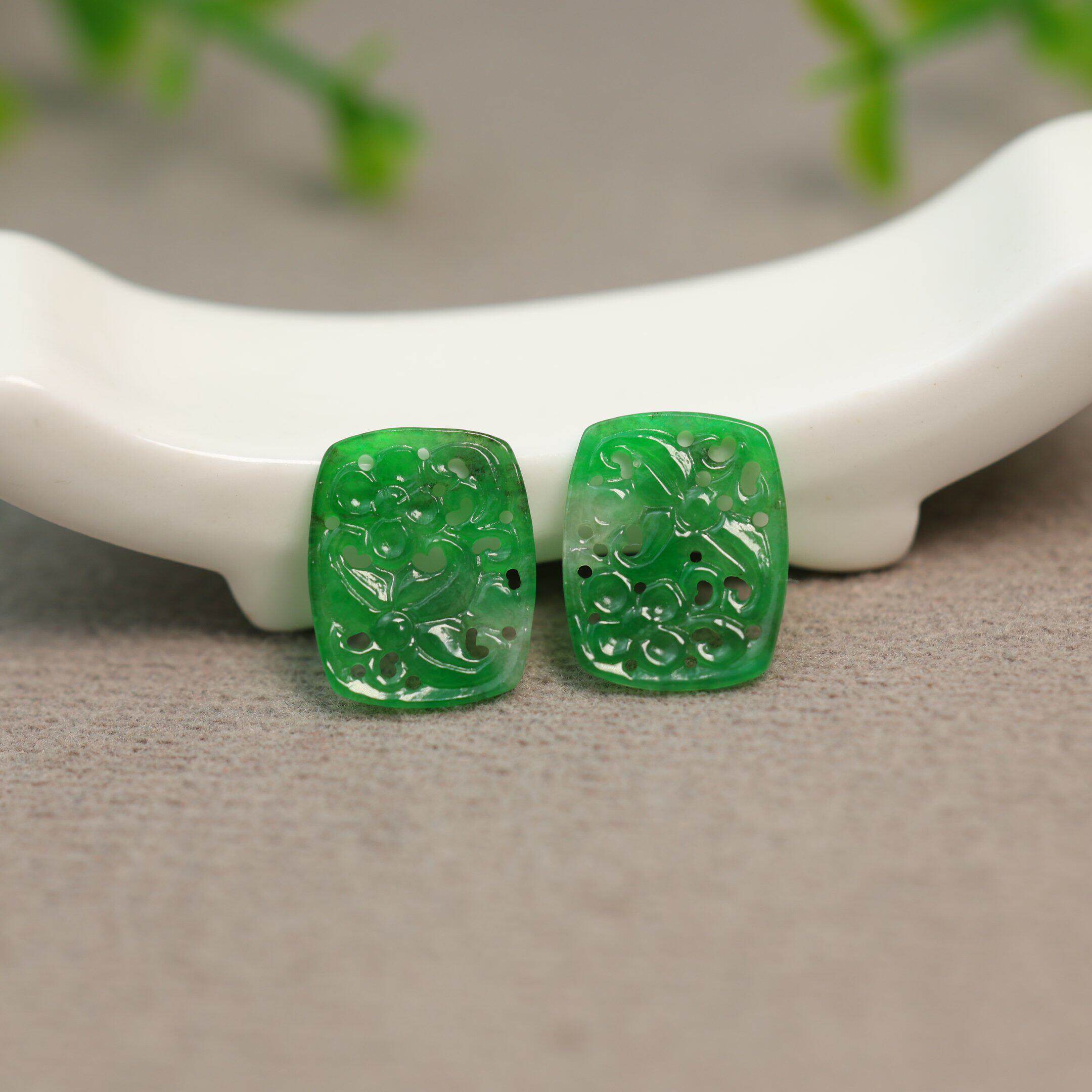 #B615 一对冰种阳绿缅甸天然A货翡翠雕花戒面镶嵌戒指耳钉裸石