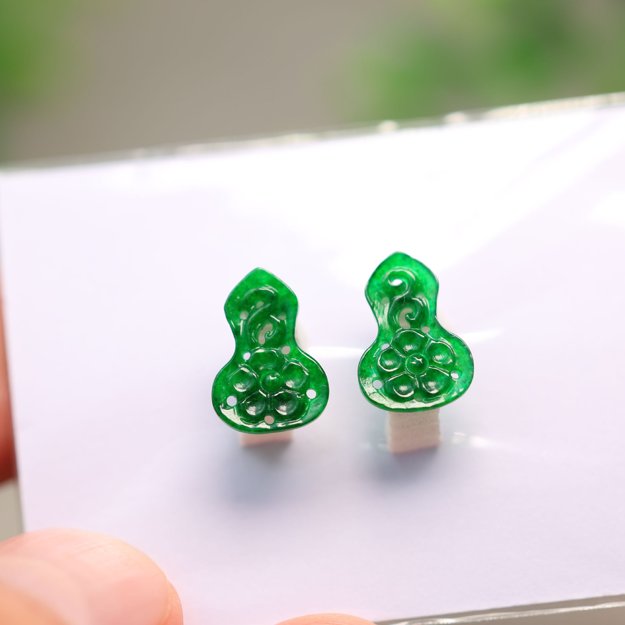 缅甸天然A货翡翠镂空雕花葫芦