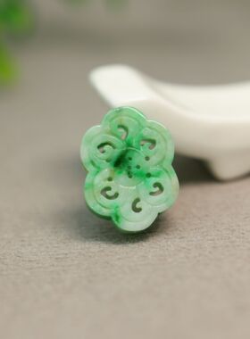 #J053白底飘辣绿缅甸天然A货翡翠镂空古钱币纹中国结背云  通天孔