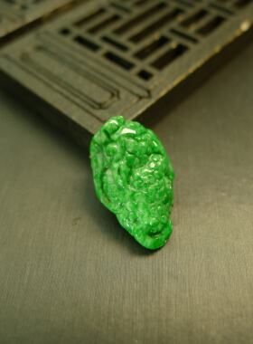 辣绿缅甸天然A货翡翠金蟾戒面