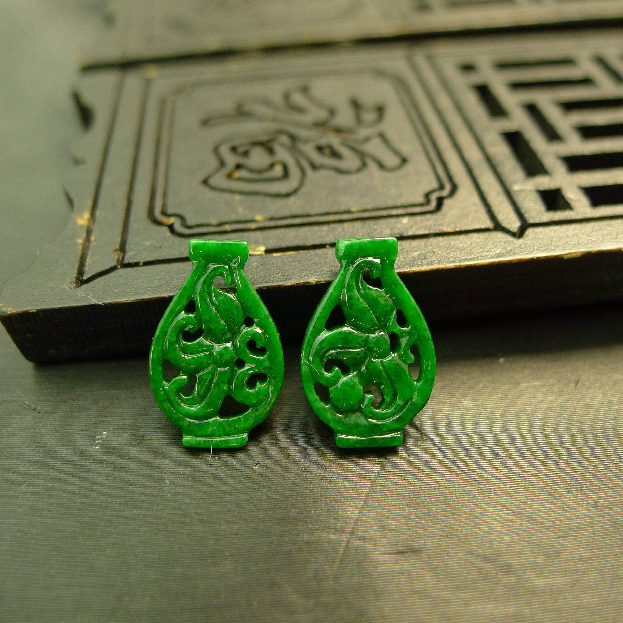 #D281一对满色辣绿缅甸天然A货翡翠镂空花瓶形耳坠花片裸石