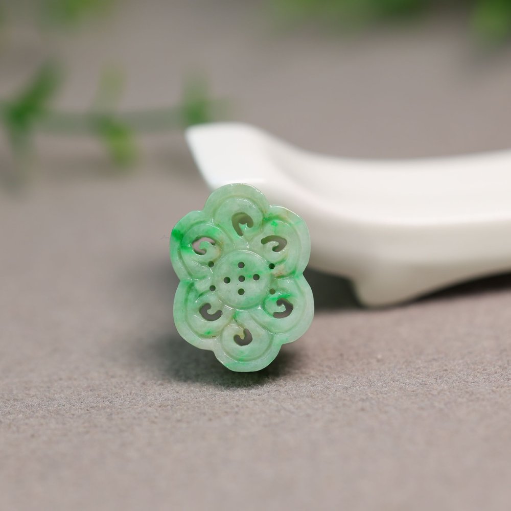 天然A货翡翠中国结形背云