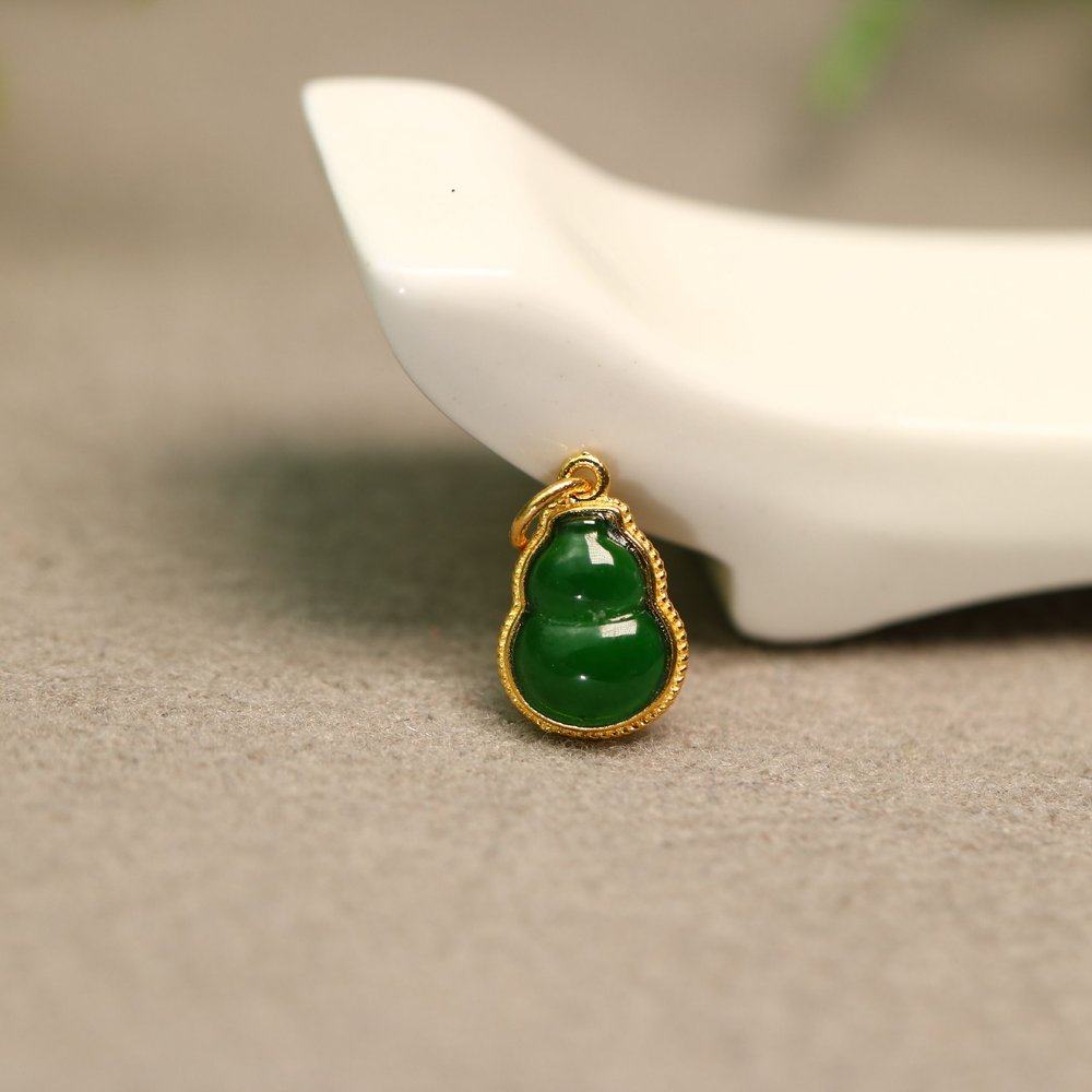 冰种辣绿天然A货翡翠葫芦小吊坠