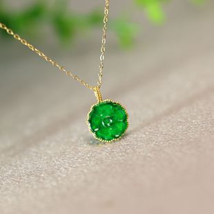 18K金镶嵌冰种满绿缅甸天然A货翡翠小花圆牌锁骨吊坠 K544