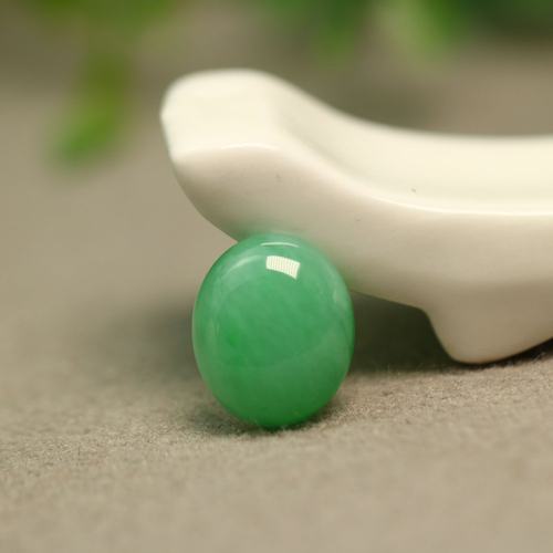 天然A货翡翠椭圆形蛋面戒面