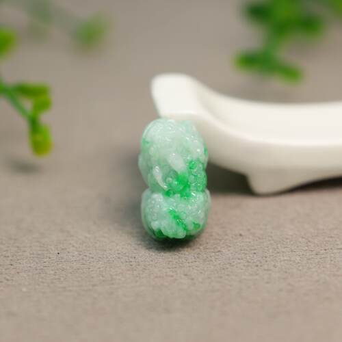 阳绿缅甸天然A货翡翠貔貅吊坠