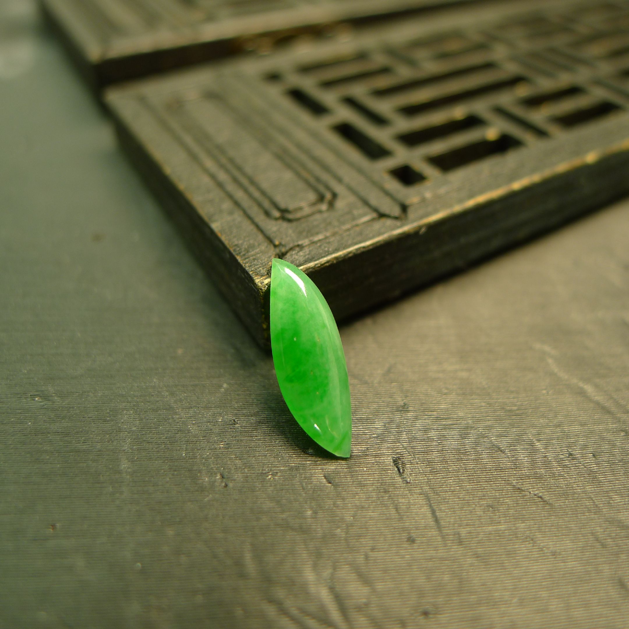 缅甸天然A货翡翠随形戒面