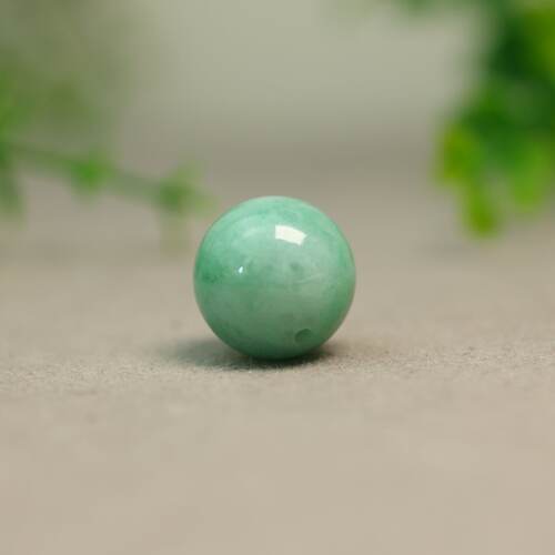缅甸天然A货翡翠素面大珠子