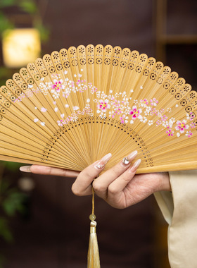 批发中国风全竹扇子雕刻镂空日式古风男女士折扇手工红黑色小巧舞