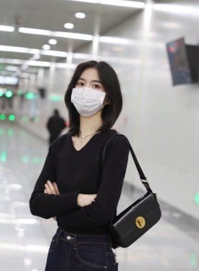 十一的信｜秋冬新简约针织衫肌理感V领设计打底毛衣奢柔舒适上衣