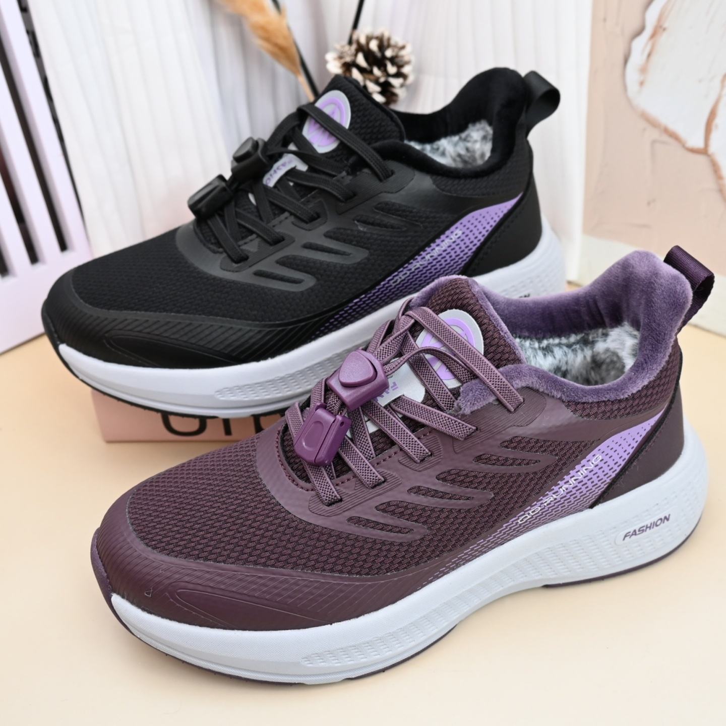 25年冬季老北京女棉鞋加绒加厚防滑软底户外中老年休闲健步妈妈鞋