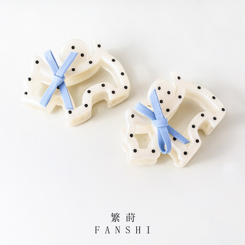 小狗半扎盘发高级感可爱少女甜美