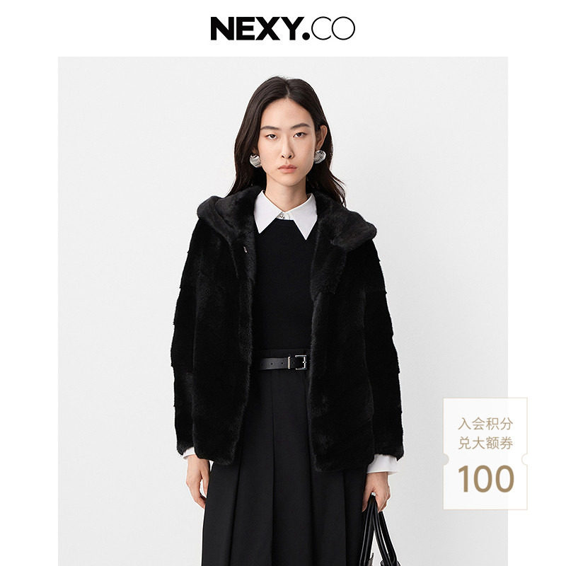NEXY.CO/奈蔻2025年冬季新款裘皮外套黑色连帽时尚气质水貂毛皮草