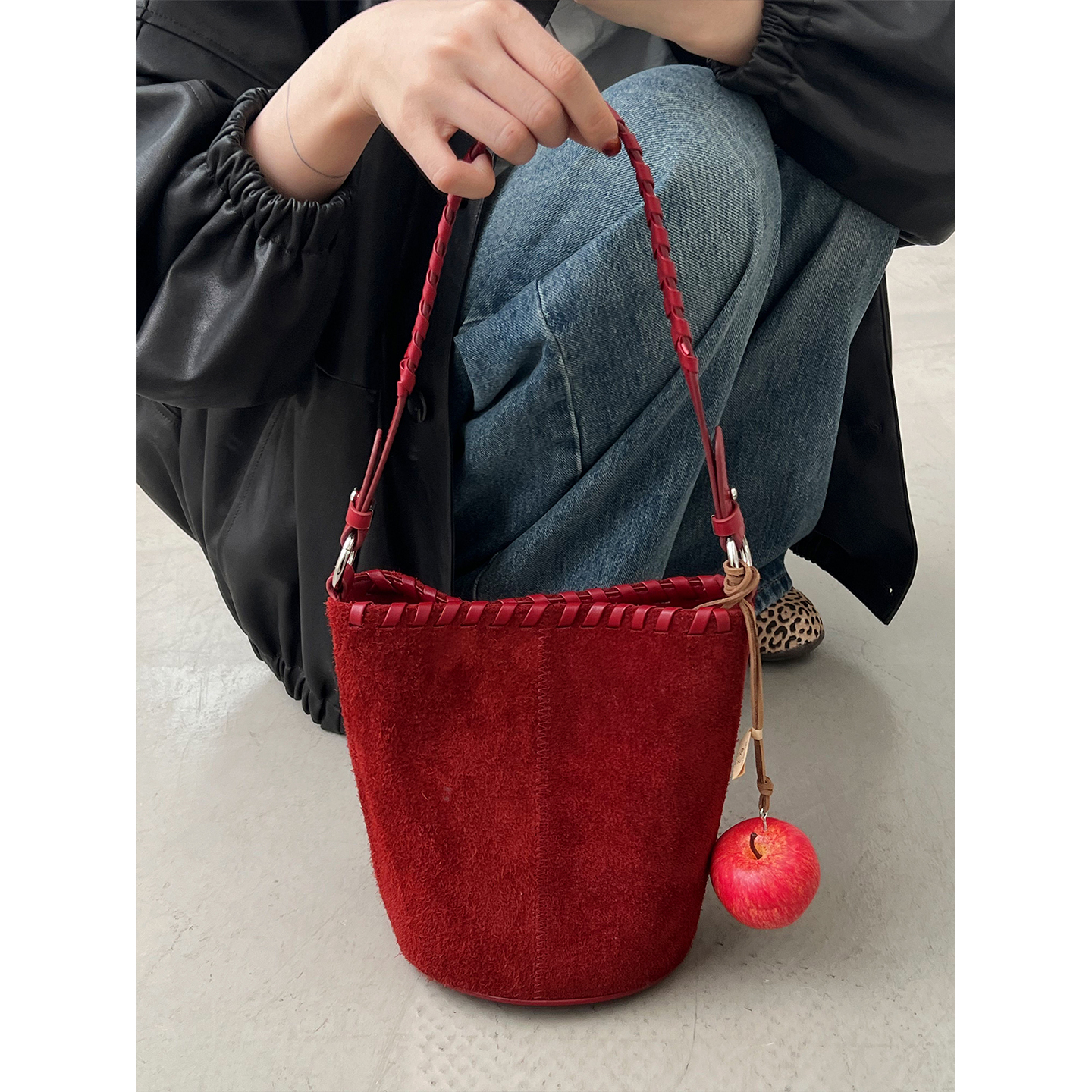 2025新款头层牛皮水桶包圣诞红