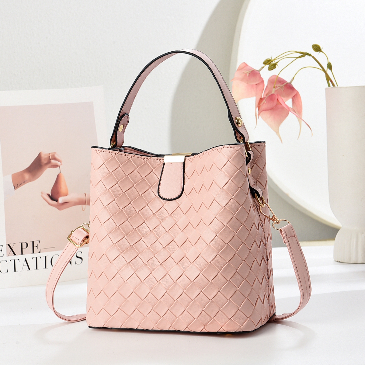 编织水桶包女高级感百搭斜挎手提