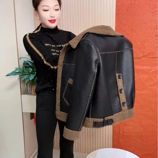 网红秋冬新款 百搭皮毛一体外套女加厚翻领后背纽扣两面服上衣 时尚