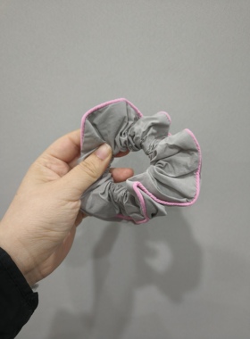 是Alice。handmade发饰布艺大肠圈发圈#34粉边灰色款