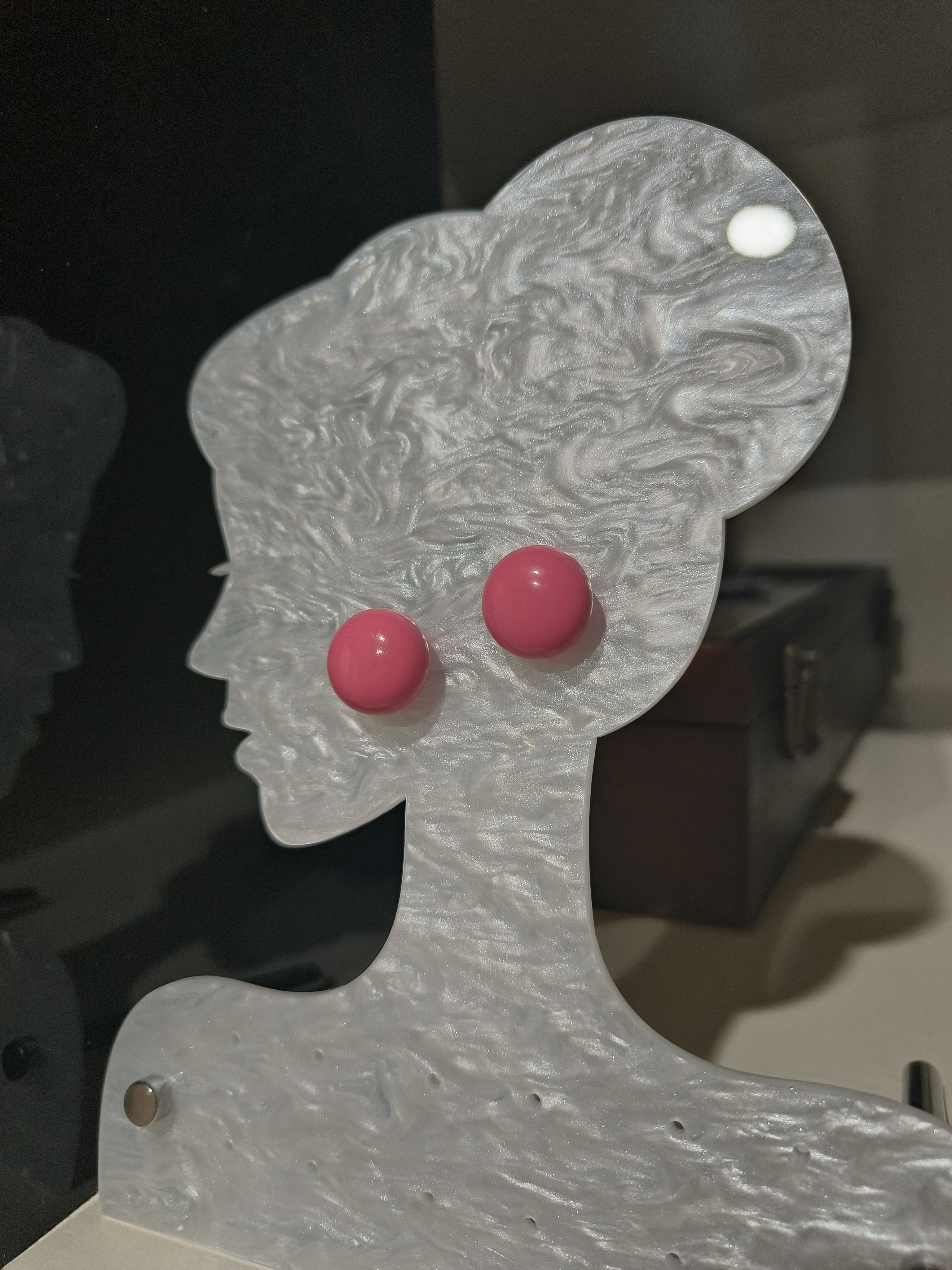 是Alice。青春靓丽纯色巧克力豆豆耳钉#玫粉色