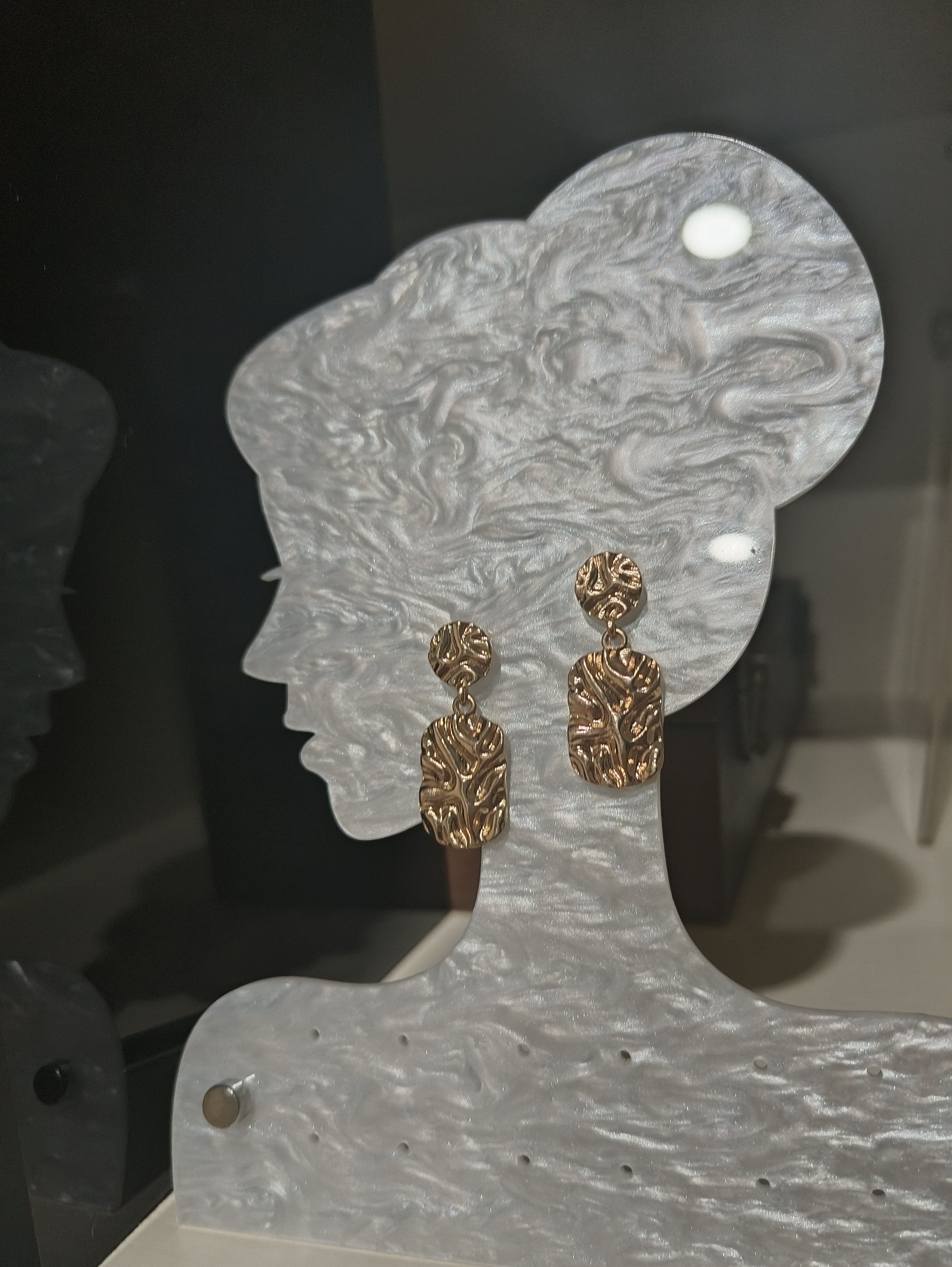 是Alice。简约金属风耳钉#06