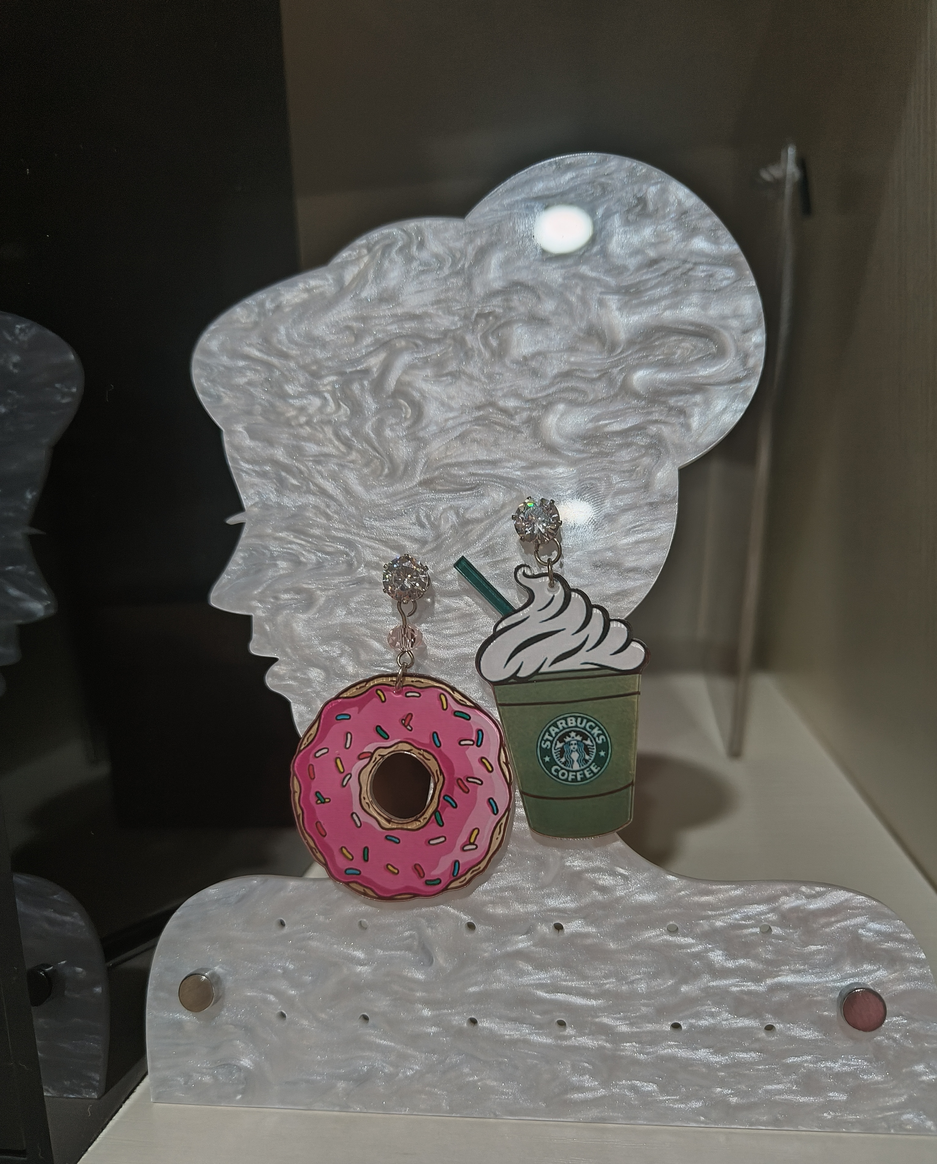 是Alice。甜品时光甜甜圈抹茶杯不对称耳钉