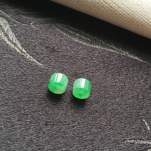 冰种阳绿色玉珠子配珠对珠