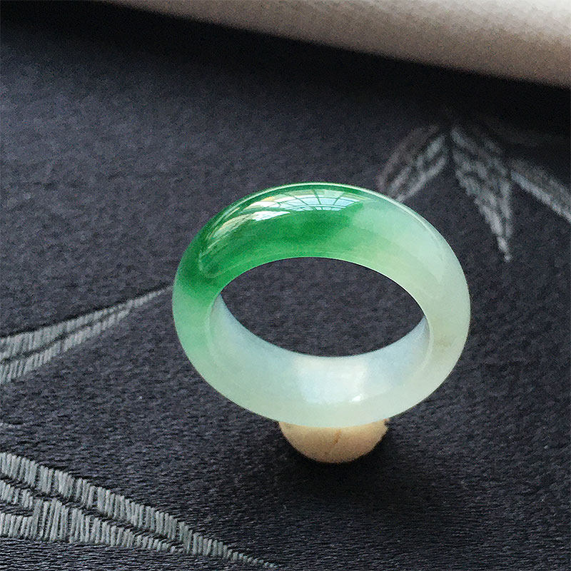 缅甸翡翠冰种翠绿色玉指环戒圈16mm老种a货冰绿玉戒12号圈女款戒