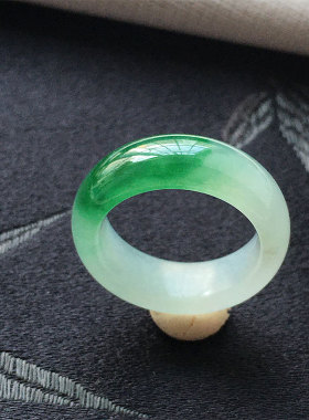 缅甸翡翠冰种翠绿色玉指环戒圈16mm老种a货冰绿玉戒12号圈女款戒