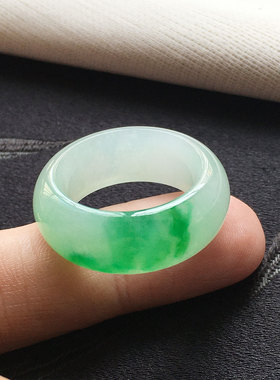 缅甸翡翠冰种阳绿色宽版玉指环戒圈19mm老种a货冰透翠绿戒20号男