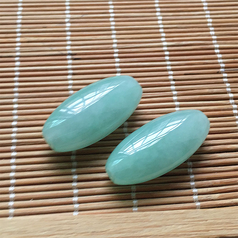 缅甸冰种翡翠A货浅绿路路通吊坠