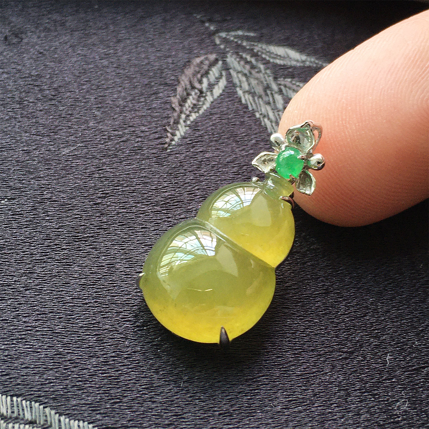 缅甸翡翠高冰种黄翡葫芦吊坠